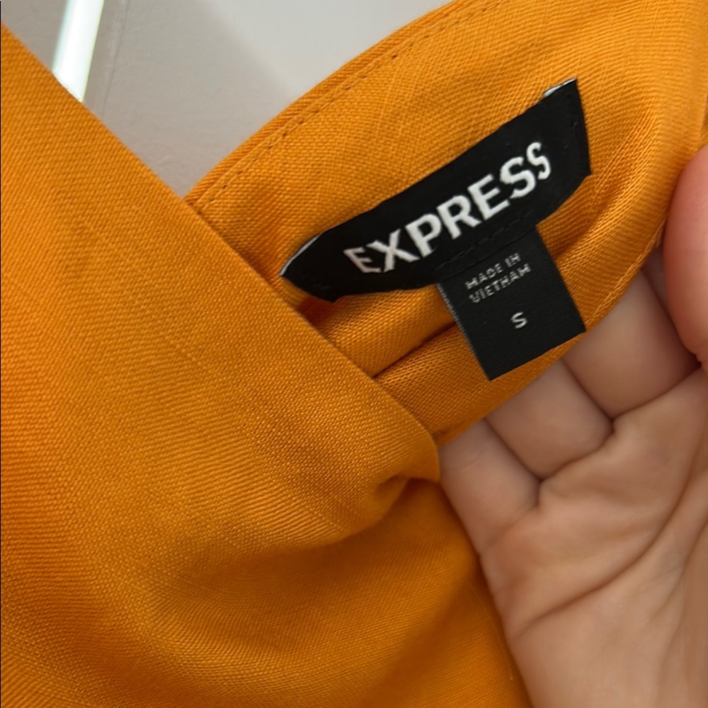 Express Ruffle Tie-Back Top - Picture 4 of 5